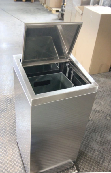 Урна Маскарад 390х390х890 мм для масок и перчаток с педалью